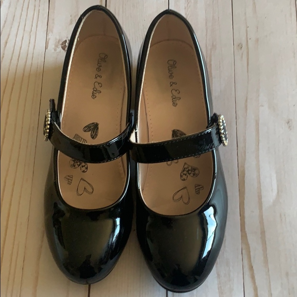 Black dress shoes